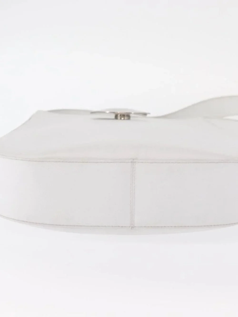 Salvatore Ferragamo Gancini Shoulder Bag Leather White Silver Auth BA9272
